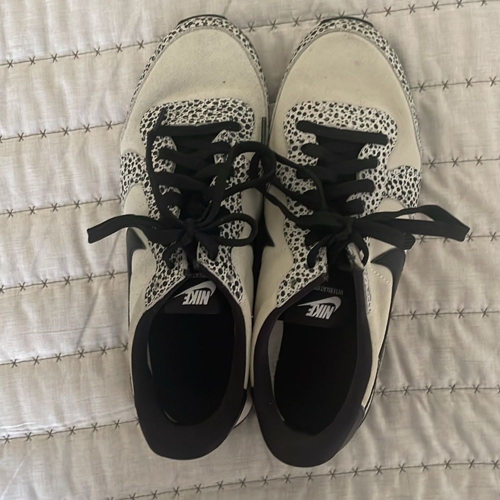 Nike animal print Internationalist Sneakers size 8 Women - Picture 4 of 8